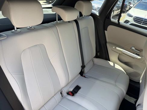 Used 2025 Mercedes-Benz GLA 250 image 9