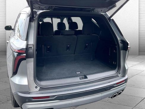 Used 2024 Chevrolet Traverse LT AWD/4WD image 4