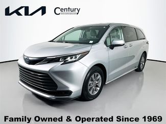 Used 2023 Toyota Sienna LE FWD video 1