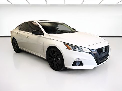 Used 2022 Nissan Altima 2.5 SR w/ Midnight Edition Package AWD/4WD image 3