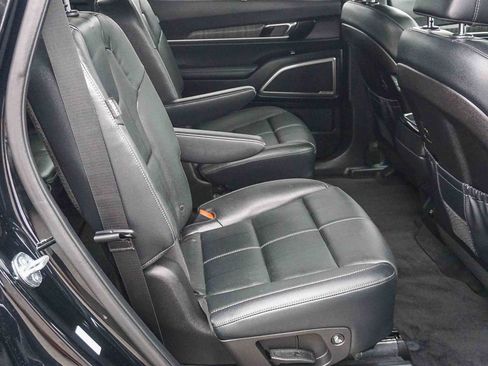 Used 2024 Kia Telluride EX w/ EX Captain's Chair Package FWD image 14