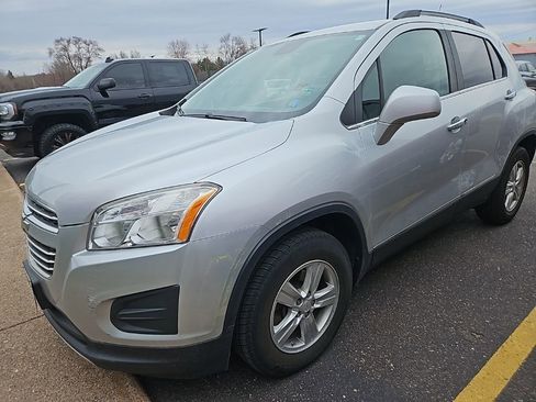 Used 2016 Chevrolet Trax LT w/ LT Convenience Package image 2