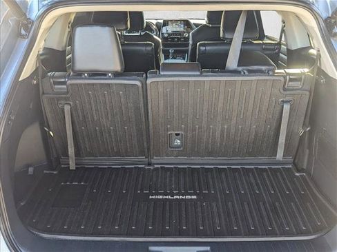 Used 2021 Toyota Highlander XLE image 6