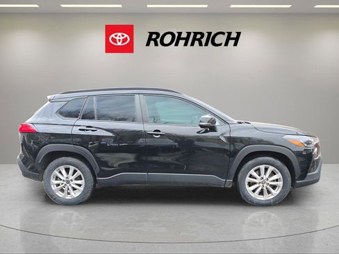 Used 2023 Toyota Corolla Cross LE image 4