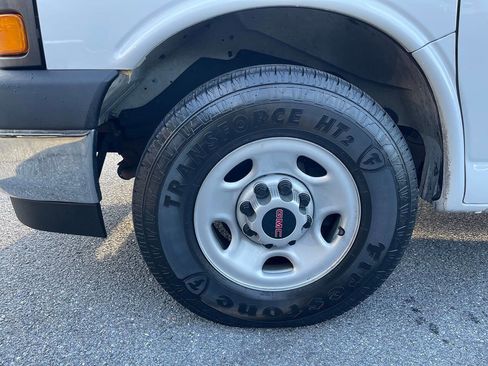 Used 2019 GMC Savana 2500 w/ Enhanced Convenience Package image 12