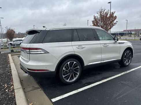 Used 2024 Lincoln Aviator Reserve w/ Equipment Group 201A image 10
