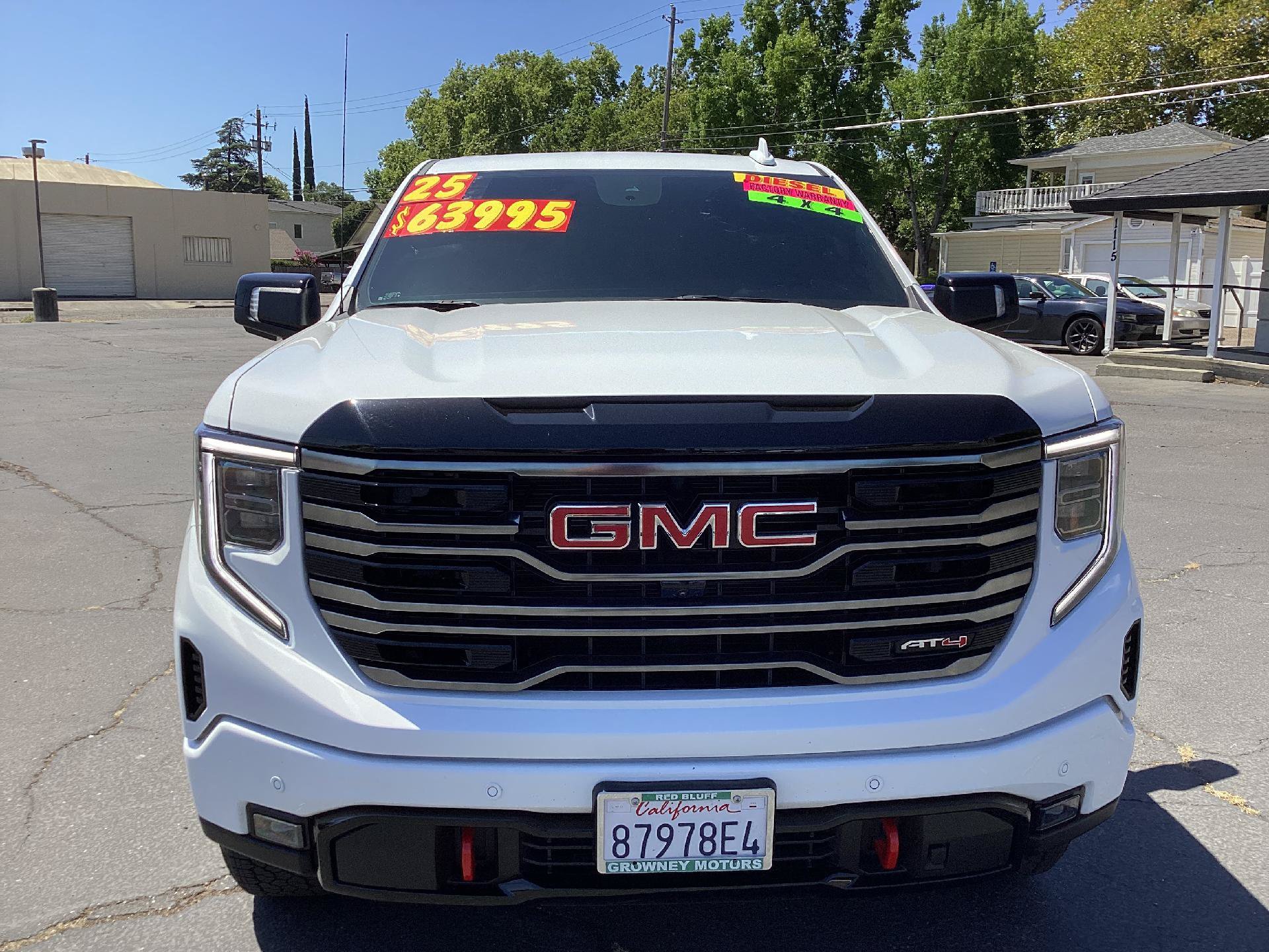 Used 2025 GMC Sierra 1500 AT4 w/ AT4 Premium Package AWD/4WD image 4