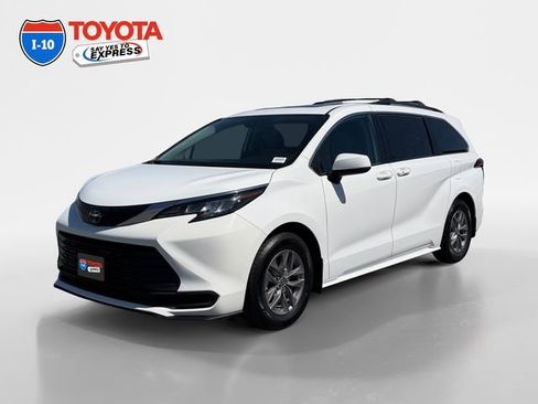 Certified 2022 Toyota Sienna LE w/ LE Plus Package AWD/4WD image 1