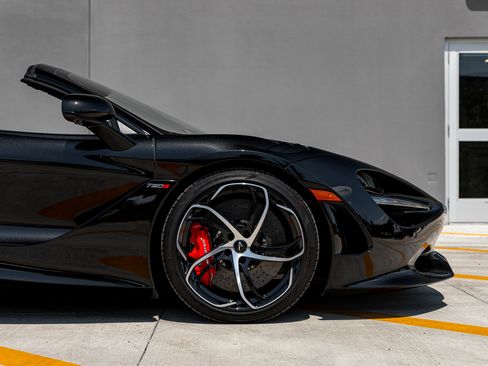 Used 2024 McLaren 750S Spider image 37