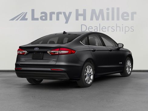 Used 2019 Ford Fusion SE image 2