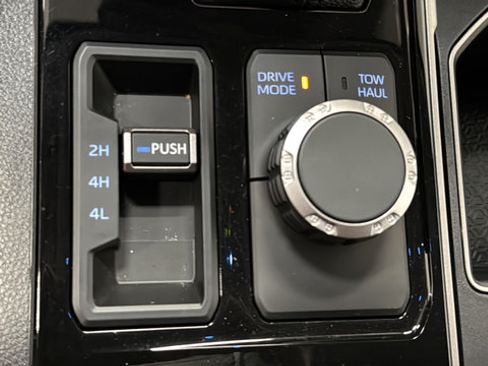 Used 2022 Toyota Tundra SR5 AWD/4WD image 31