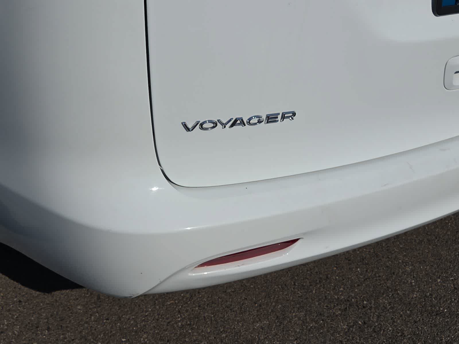 Used 2023 Chrysler Voyager LX FWD image 15