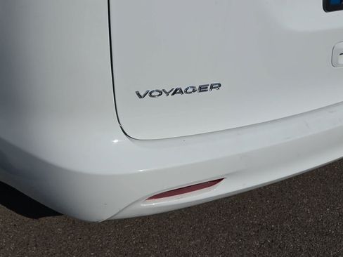 Used 2023 Chrysler Voyager LX FWD image 15