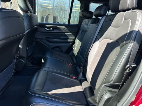 Used 2023 Jeep Grand Cherokee Altitude image 34