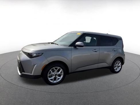 Used 2025 Kia Soul LX w/ LX Technology Package image 8