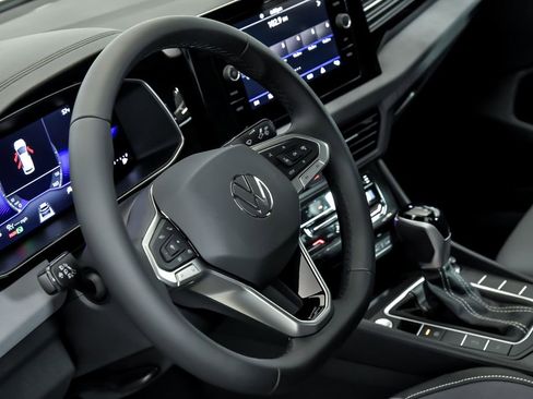 New 2026 Volkswagen Jetta SE FWD image 9