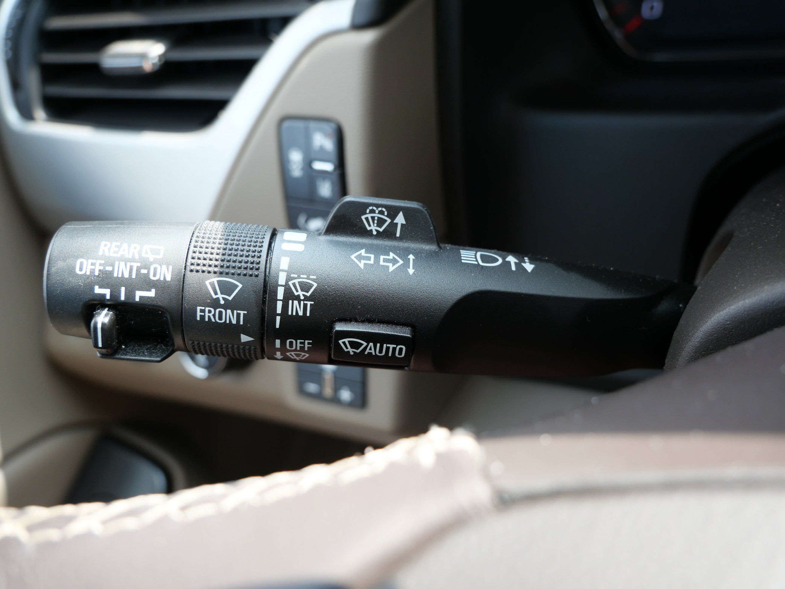 Used 2015 GMC Yukon SLE w/ Convenience Package AWD/4WD image 28