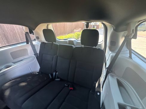 Used 2016 Dodge Grand Caravan SE FWD image 30