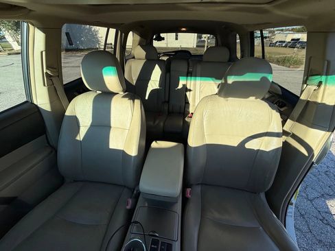 Used 2010 Toyota Highlander SE image 18