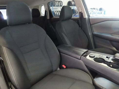 Used 2023 Nissan Rogue S image 6