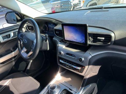 Used 2021 Ford Explorer XLT w/ Equipment Group 202A image 13