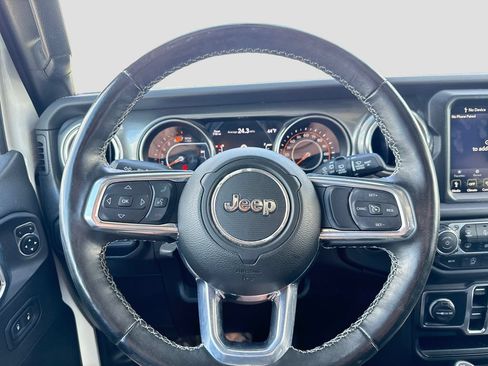 Used 2022 Jeep Wrangler Unlimited Sahara w/ Cold Weather Group AWD/4WD image 13