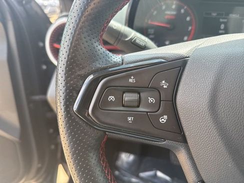 Used 2024 Chevrolet Trax RS w/ Sunroof Package FWD image 17