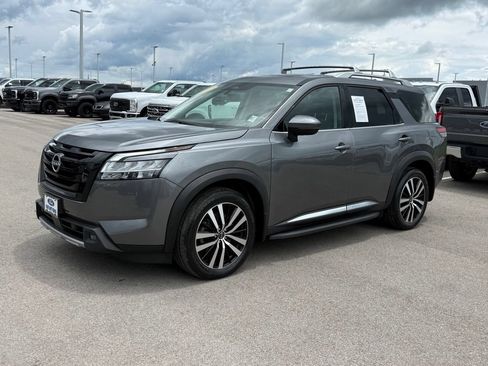 Used 2023 Nissan Pathfinder Platinum AWD/4WD image 41