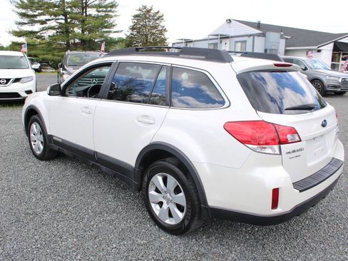 Used 2011 Subaru Outback 2.5i Premium AWD/4WD image 9