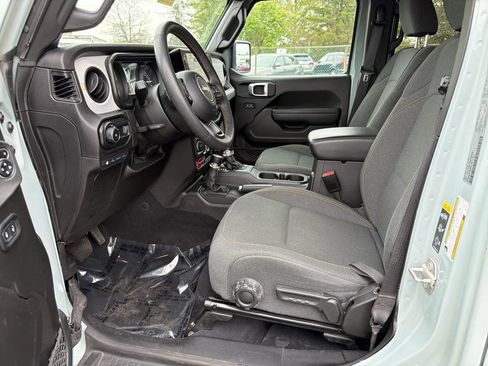 Used 2024 Jeep Wrangler Unlimited AWD/4WD image 13