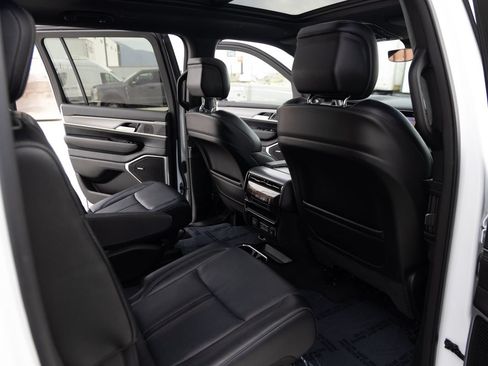 Used 2024 Jeep Wagoneer Series II AWD/4WD image 23