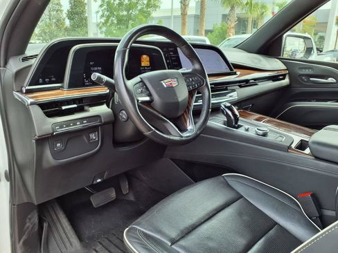 Used 2023 Cadillac Escalade Premium Luxury AWD/4WD image 24