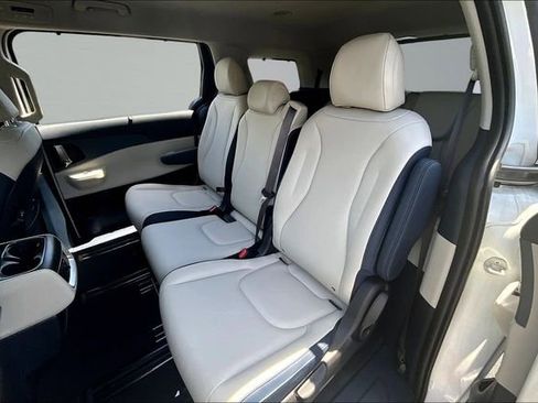 Used 2026 Kia Carnival EX FWD image 22