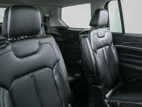 Used 2023 Jeep Grand Cherokee L Limited w/ Luxury Tech Group II AWD/4WD image 30