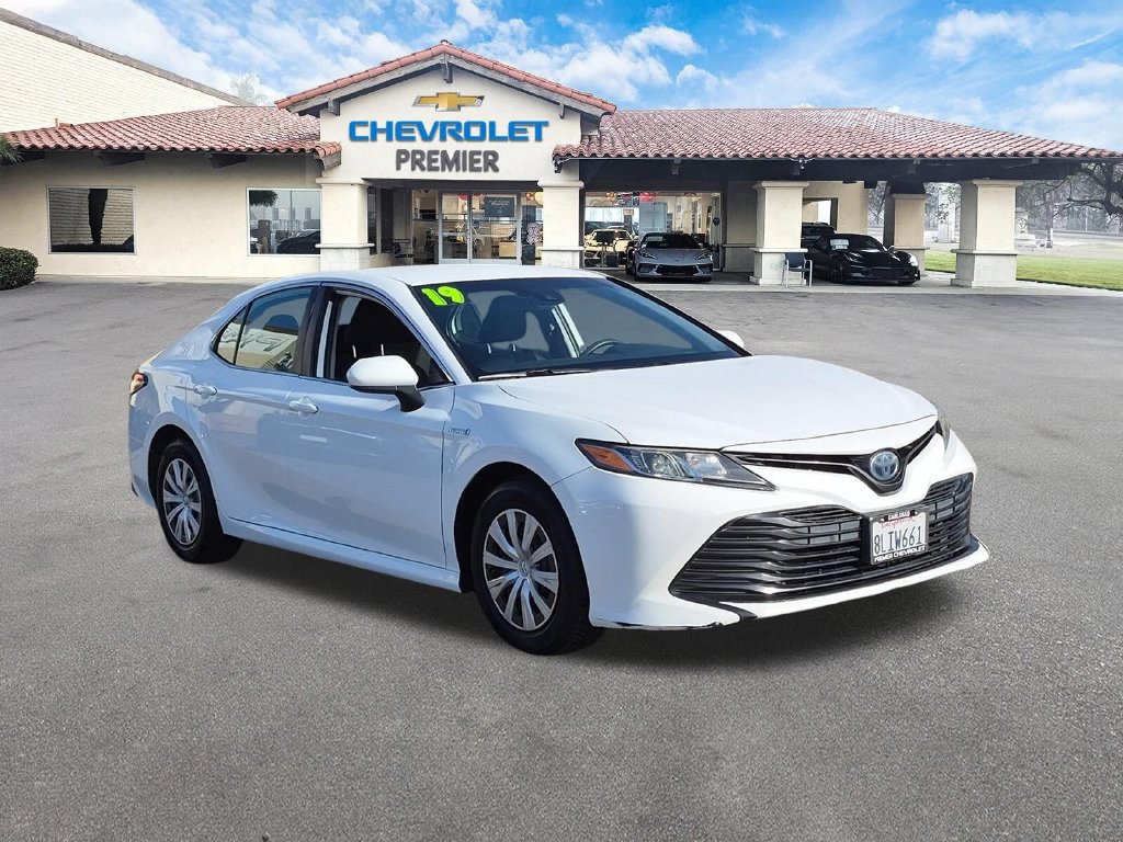 Used 2019 Toyota Camry LE FWD image 2