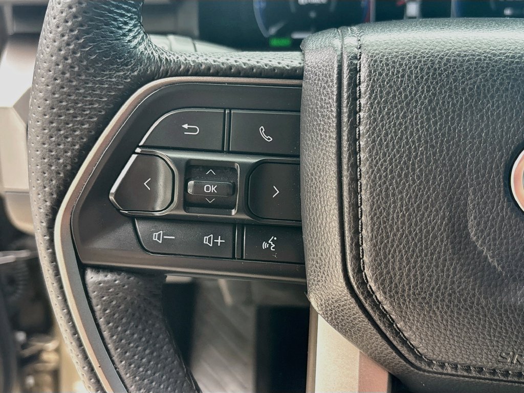 Used 2025 Toyota Tacoma TRD Off-Road AWD/4WD image 10