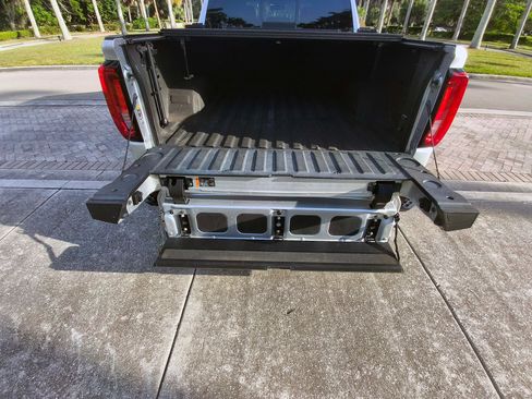 Used 2019 GMC Sierra 1500 SLT RWD image 54
