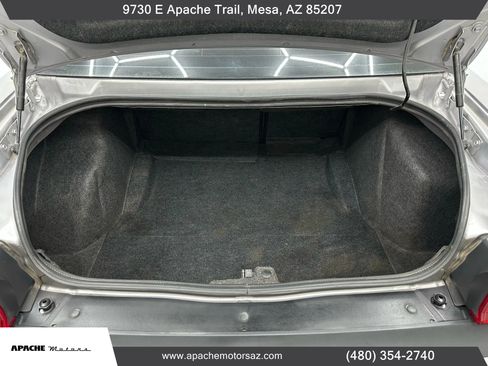 Used 2014 Dodge Challenger SXT image 12