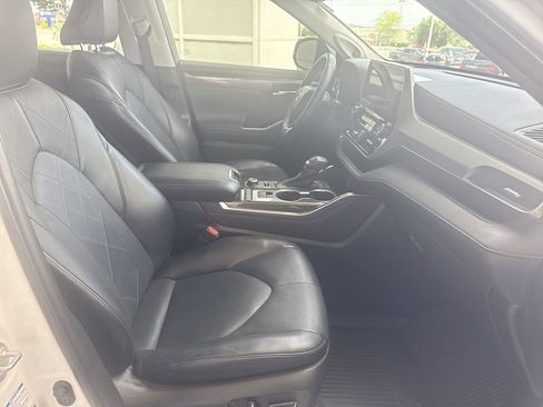 Used 2022 Toyota Highlander Platinum AWD/4WD image 17