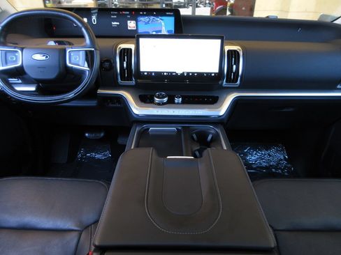 Used 2025 Ford Expedition Max Platinum w/ Driver's Package AWD/4WD image 18