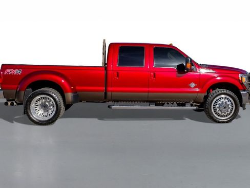 Used 2015 Ford F350 Lariat w/ Lariat Interior Package image 5