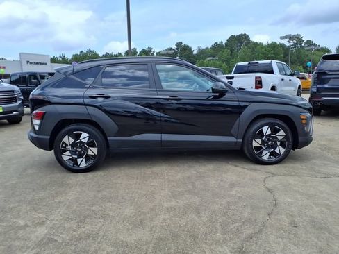 Used 2025 Hyundai Kona SEL FWD image 2