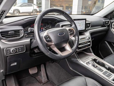 Used 2021 Ford Explorer XLT w/ Equipment Group 202A image 8