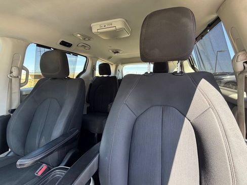 Used 2019 Chrysler Pacifica Touring Plus w/ Tire & Wheel Group FWD image 13