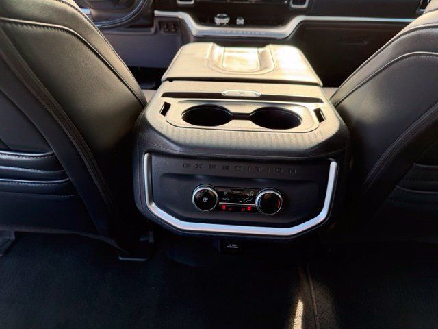 Used 2025 Ford Expedition Platinum w/ Stealth Performance Package AWD/4WD image 5