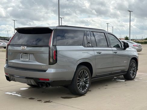 Used 2024 Cadillac Escalade ESV V w/ Heavy-Duty Trailer Package AWD/4WD image 7