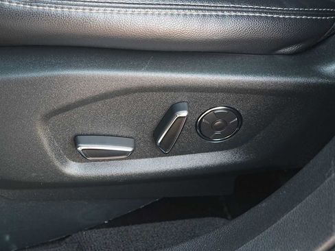 Used 2018 Ford Explorer Limited w/ Equipment Group 301A FWD image 12