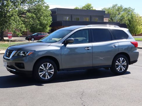 Used 2019 Nissan Pathfinder SL AWD/4WD image 10