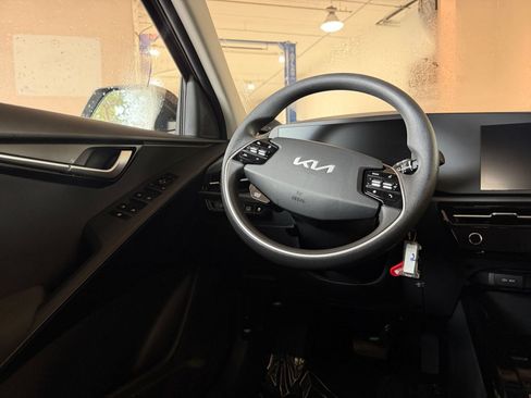 Used 2026 Kia Niro LX FWD image 28