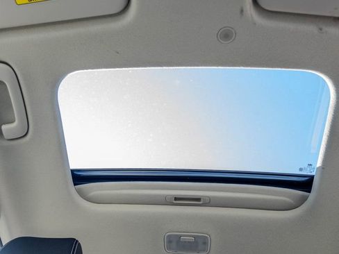 Used 2024 Hyundai Venue SEL image 19